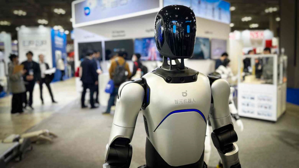 Trung Quốc tăng tốc sản xuất robot hình người dù còn nhiều rào cản