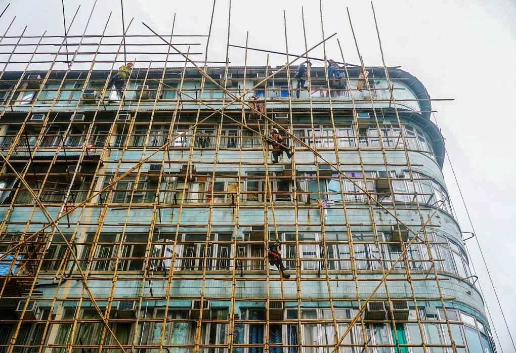 Tại sao Hong Kong vẫn dùng tre làm giàn giáo?