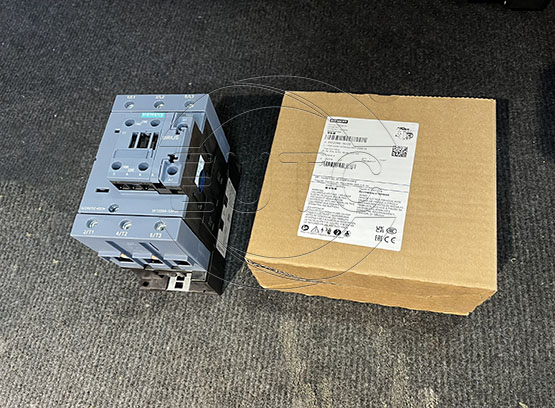 Power contactor, AC-3 95 A, 45KW / 400 V 1 NO + 1 NC, 110 VAC, 50 Hz 3-pole, 3 NO, Size S3 Screw terminal