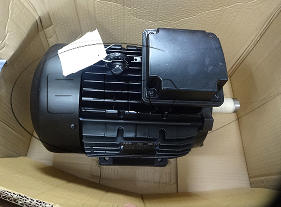 Motor AMPE-132S-YA6-IE3, 3,0kW 1000rpm 400/690V 50Hz IP55 B3, connection box on Top.